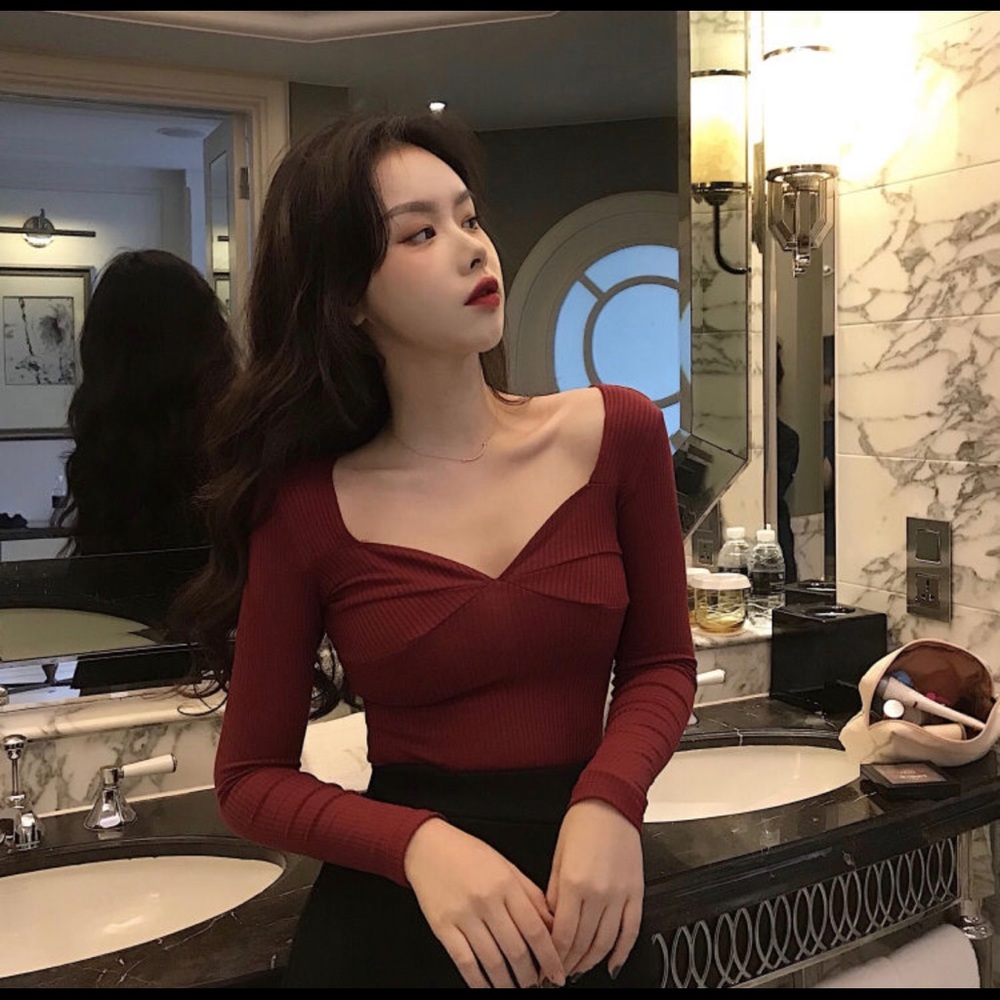 Yessstyle Conah -  Long sleeve Sweetheart Neck Top